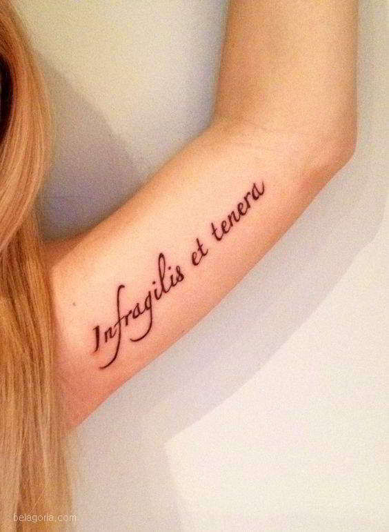 40 Tatuajes de Frases en latín para Mujeres.