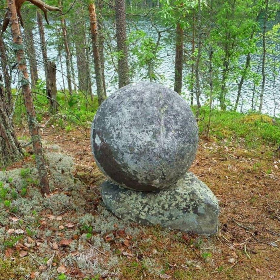Воттоваара каменный шар