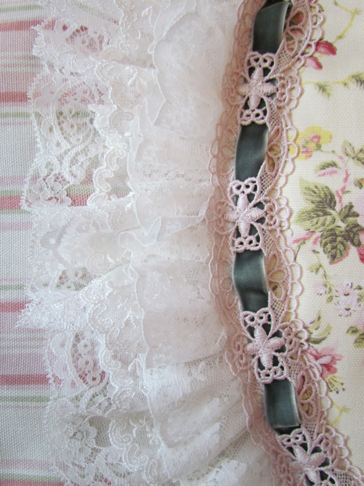 Angela Lace Bolster Tutorial