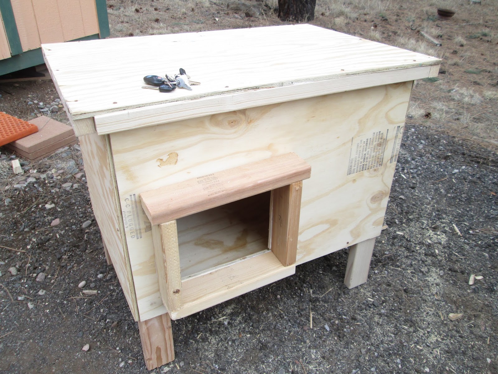 Ancient Pathways Survival School, LLC: DIY Dog House Plans