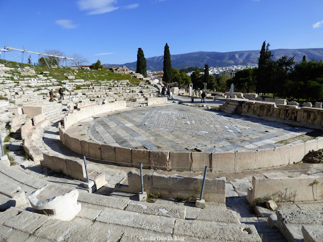 24 grudnia, Akropolis. 'Radosnych Świąt' z Partenonem w tle. teatr grecki, Akropol Ateny