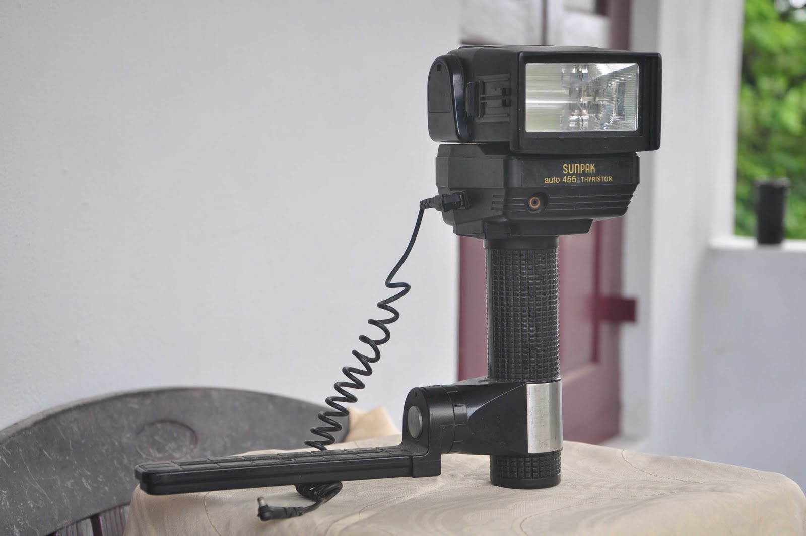 ANTIQUE CAMERAS SUNPACK FLASH GUN