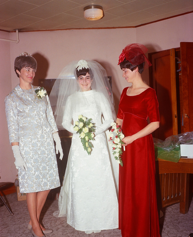 48 Lovely Color Photos Show Weddings in the 1960s vintage everyday
