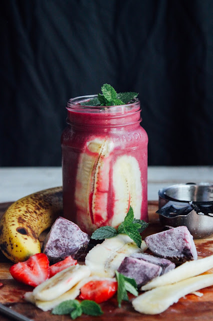 POWER SMOOTHIE with BERRIES, BEET + BANANA
