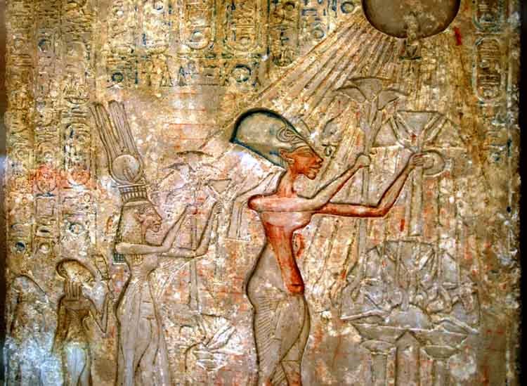 AKENATON Y NEFERTITI, EN LA 2