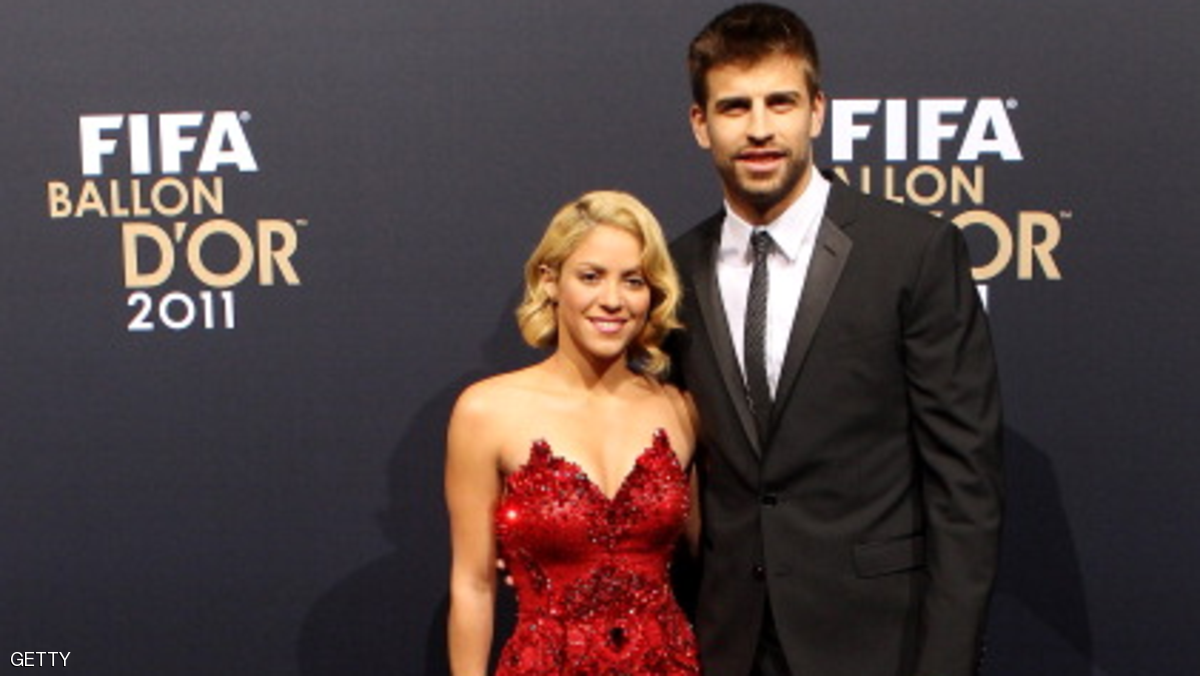 بيكيه وشاكيرا يدفعان "بقشيشا" خياليا