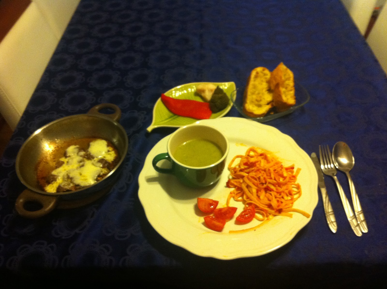 gÜnLüĞüMgÖkÇe mıhlanmış et, sarımsaklı ekmek, brokoli çorbası ve