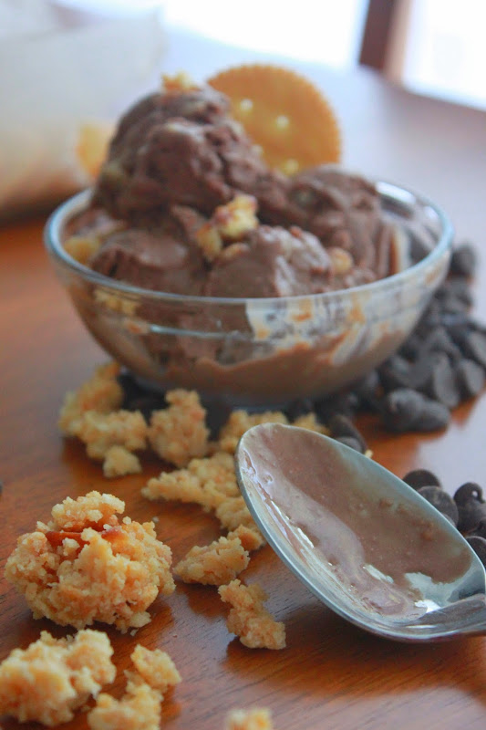 Annie's City Kitchen: Dark Chocolate Ritz Cracker Ice Cream