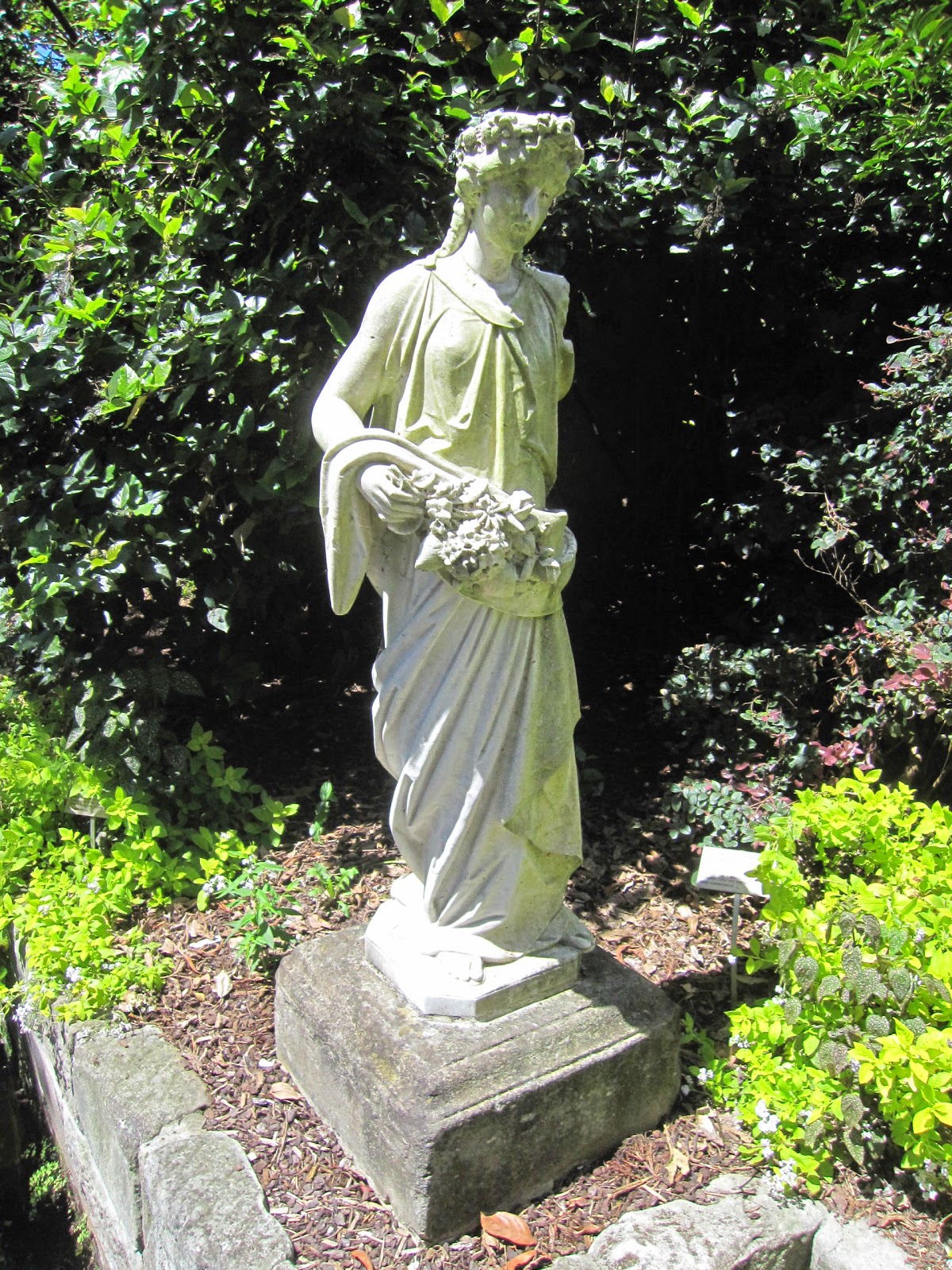 Sydney City and Suburbs Botanic Gardens, sculpture