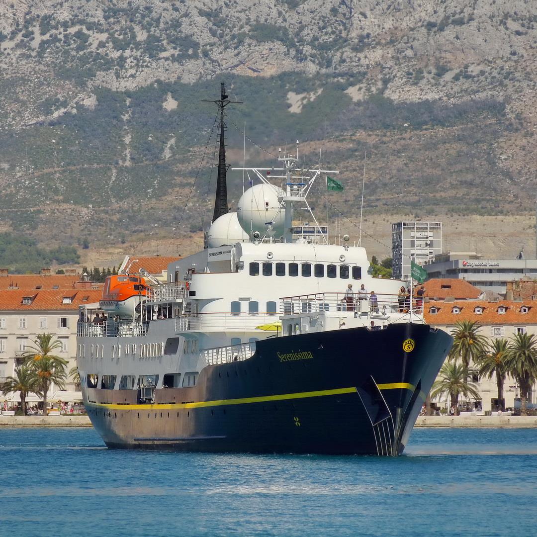 Ships in Split Serenissima (cruise ship, 1960) IMO 5142657