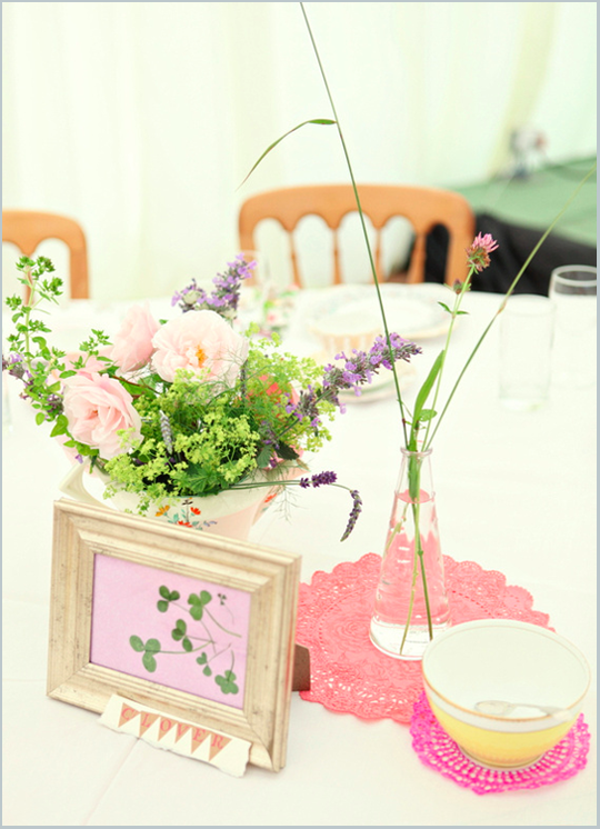 vintage crockery and flowers as center piece