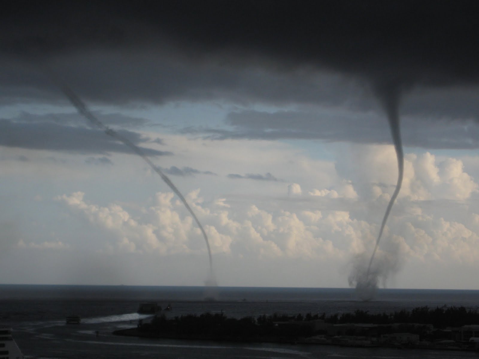 My Life in Hawaii Waterspouts (tornadoes over water)