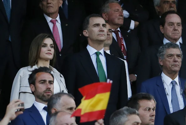King Felipe and Queen Letizia watched King's Cup (Copa del Rey) final match at Vicente Calderon Stadium in Madrid. Queen Letizia wore Hugo Boss Cascadia Double Breasted Trench Coat