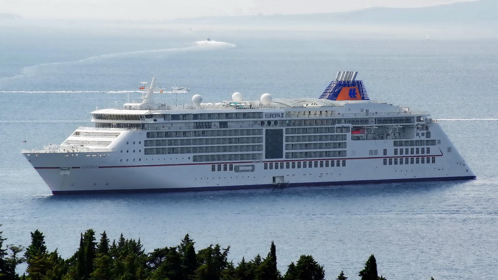 Ships in Split Europa 2 (cruise ship, 2013)IMO 9616230