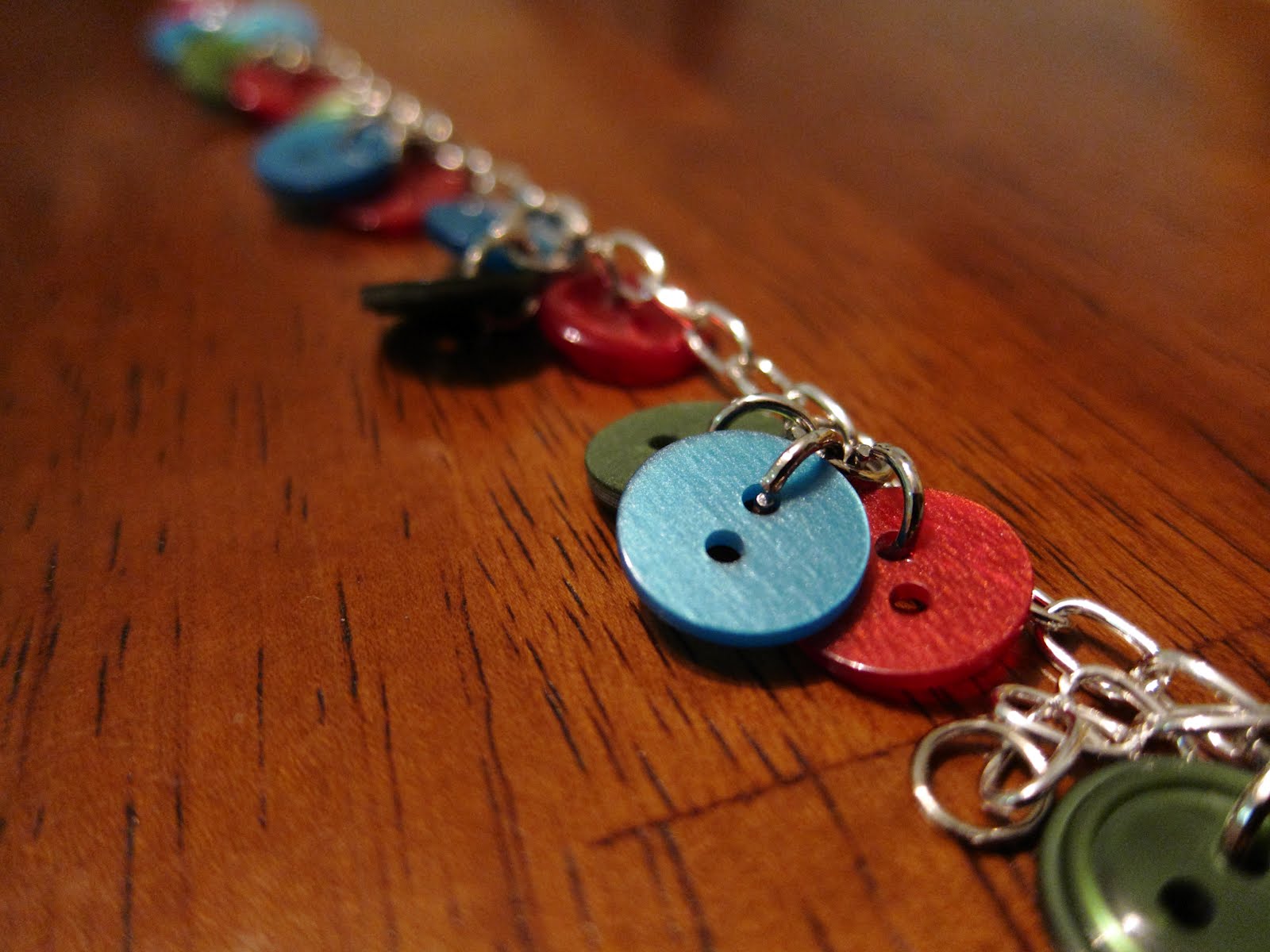 Ideas [Don't] Cost Money: Button Necklaces