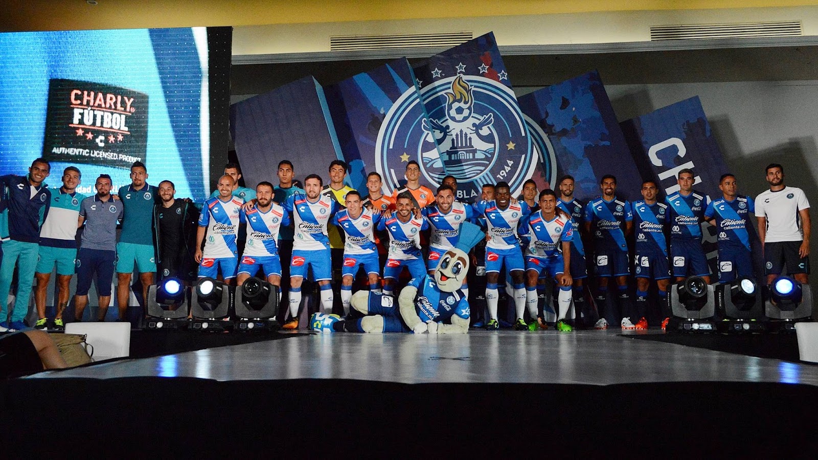 Presentan a refuerzos y nuevo uniforme del Club Puebla (FOTOS Y VIDEO)