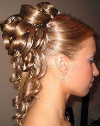 Cool Half Up Half Down Hair Style For Bridal