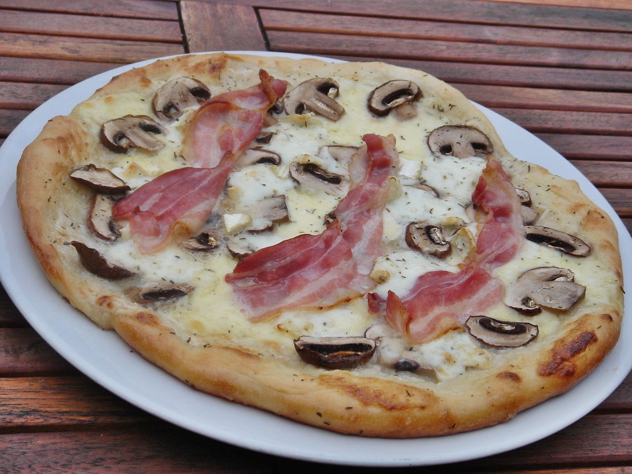 Nem vagyok mesterszakács: Gombás pizza szalonnával, kétféle sajttal ...