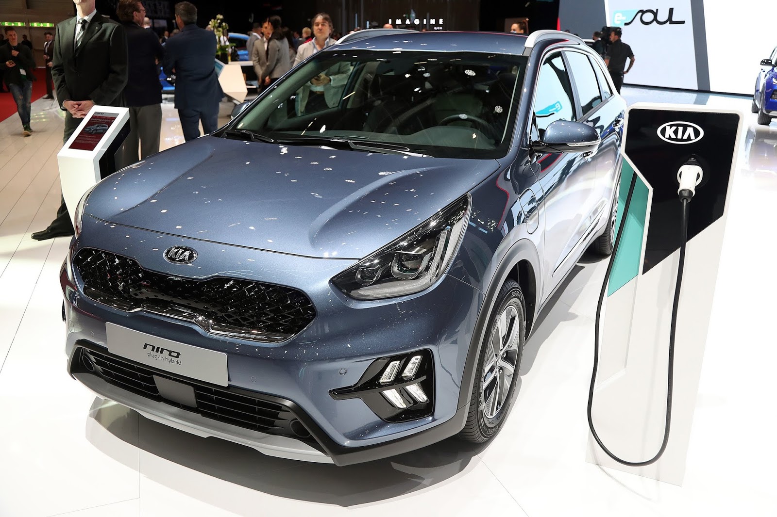 crossover-practicality-from-new-kia-niro-plug-in-hybrid-fuel-included