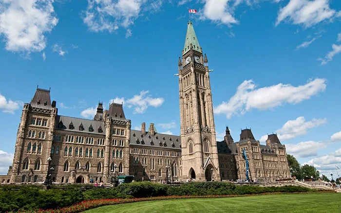 Достопримечательности Канады и парламент