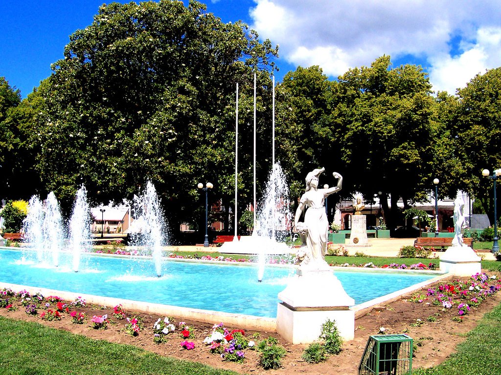 Angol_plaza.jpg