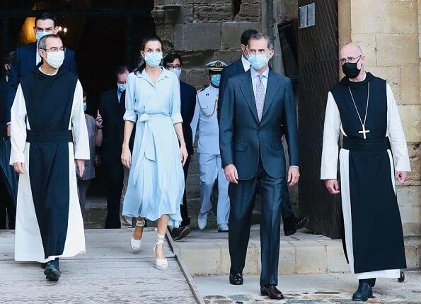 Queen Letizia wore a light blue midi shirt dress from Pedro del Hierro 2019 collection. Queen Letizia wore a new Macarena shoes. Barcelona