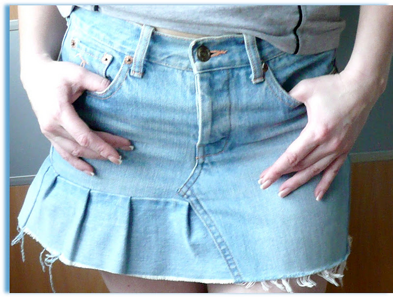 Джинсовая юбка видео. Юбка джинсовая. Перешить джинсовую юбку. Юбка из джинсов. Джинсовая юбка из старых джинсов.