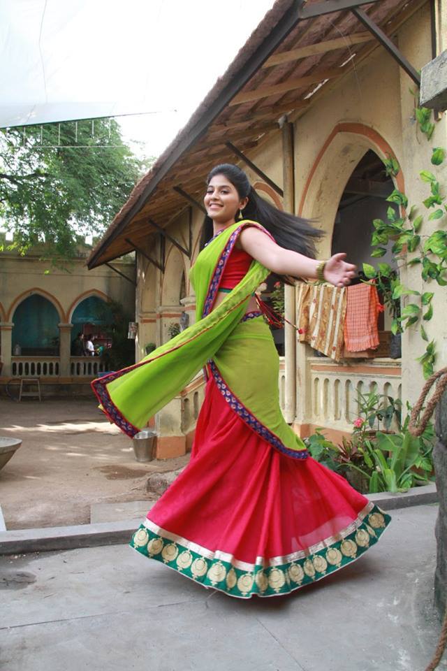 Anjali hot in Madha Gaja Raja