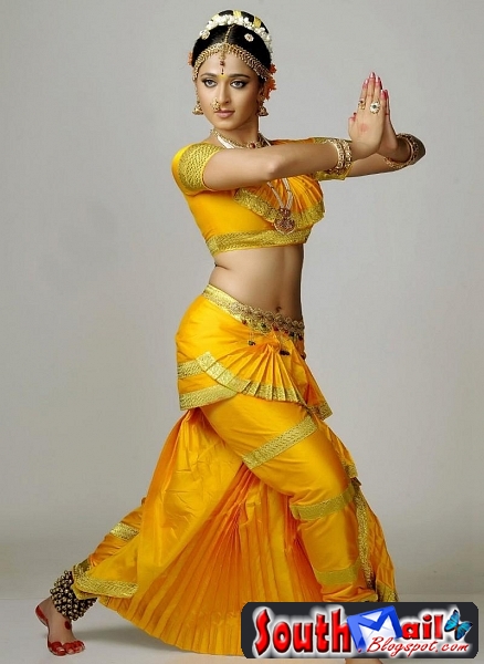 Anushka-in-chandramuki-2-Stills+%25282%2