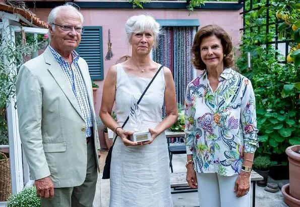 Queen Silvia wore retro floral animal print crop sleeve shirt long sleeve white cardigan blouse at Solliden Castle Park