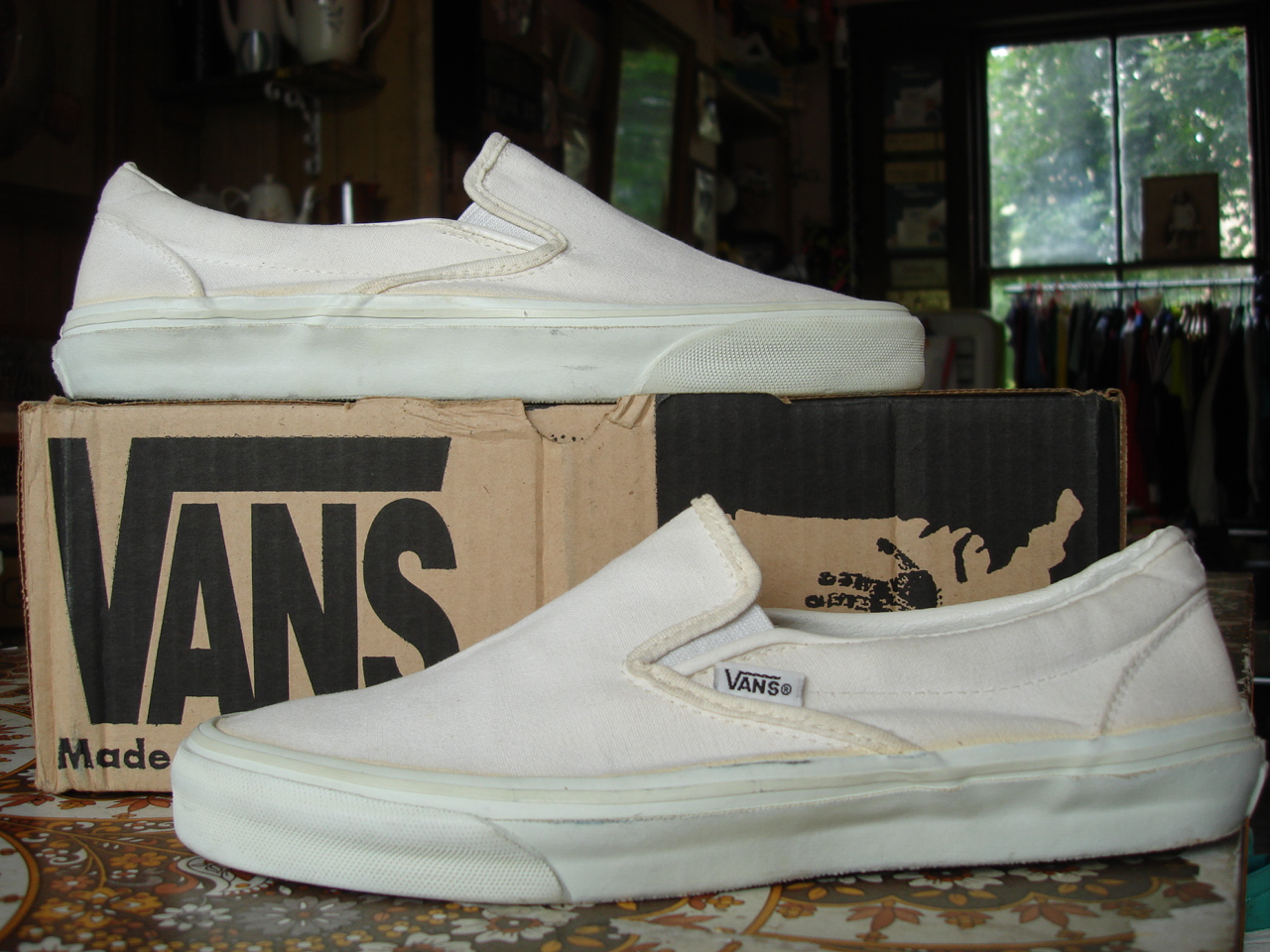 plain white canvas vans