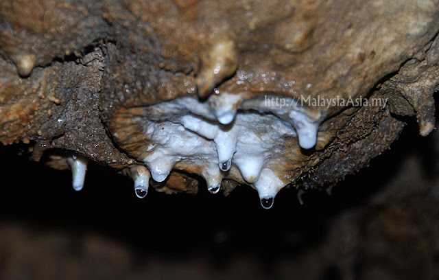 Photo inside Khao Kop Cave