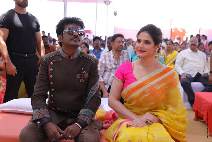 Zarine Khan at Suchirindia's Aryavartha Nagari Project Launch