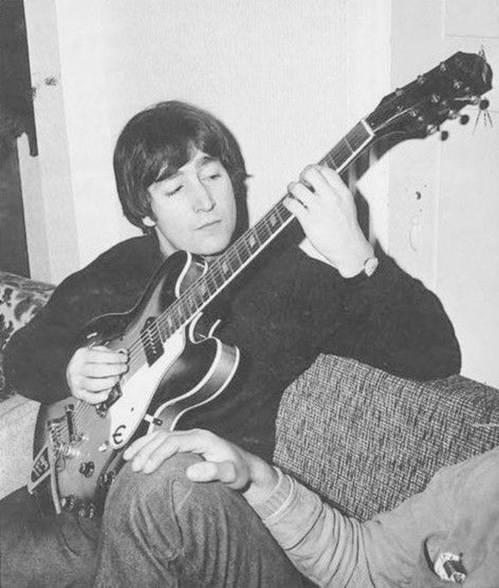 Paul coll squash. Paul mccartney bass 80. Live at amoeba. Paul mccartney 1964. Paul is playing.