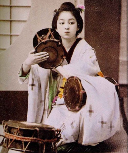坂井直樹の”デザインの深読み” 美人像は、環境や文化によってこれほど変化する。美人とは？1753年から現代に至るまでの日本の美人像の変遷が見れる動画です。
