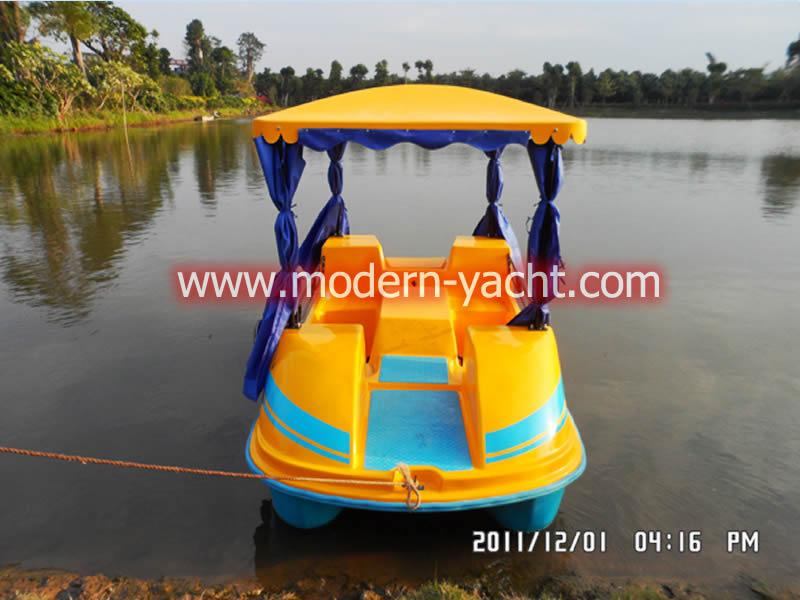 paddle/electric boats rides Pedal boat rides 4 seats pedal boat with