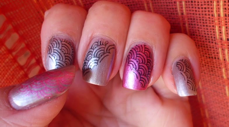 manicura estampada rosa