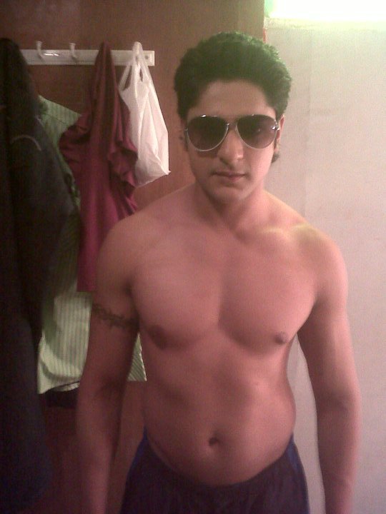 Dare to bare : Hot Indian TV Actors : August 2012
