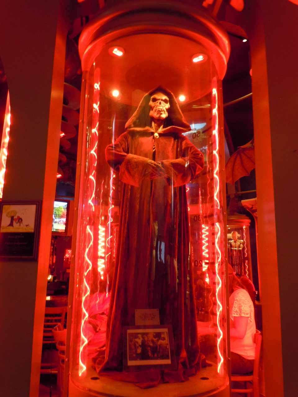 Hollywood Movie Costumes and Props: Horror props and memorabilia at ...