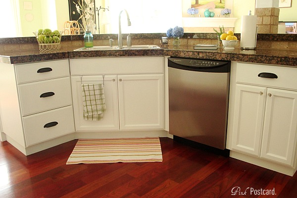 Wood Kitchen Cabinets Updated To White, What Color To Paint Kitchen Cabinets With Dark Brown Countertops