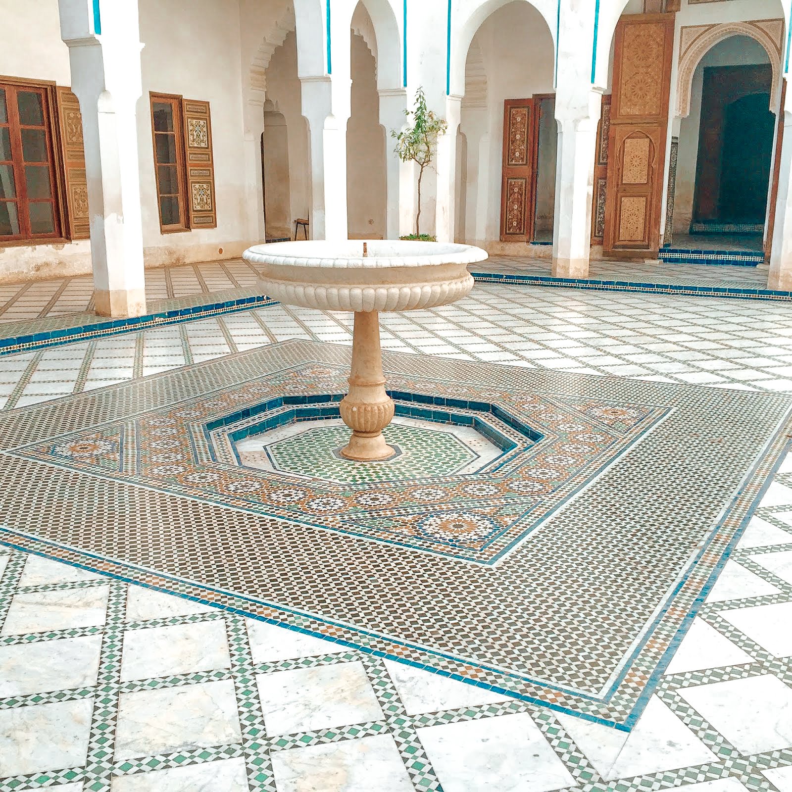 fontaine centrale et zellige au palais bahia de Marrakech