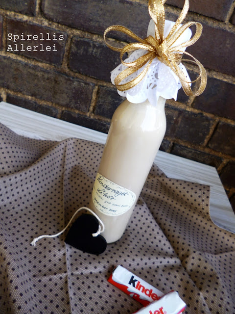 Ich weiß schon, in der Vorweihnachtszeit sieht es hier fast aus wie in der Schnapsbrennerei...aber hey, selbstgemachte Geschenke sind einfach die schönsten und außerdem ist es alles gar nicht so schwer wie es vielleicht gedacht wird :) Liköre selber herzustellen geht nämlich eigentlich ganz einfach und dazu noch recht fix - also die absolut bestens geeigneten Last-Minute-Geschenke, egal zu welchem Anlass, ohne dass es lieblos aussieht!