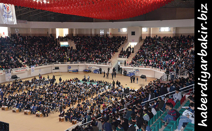 Diyarbakır'da Yetimler Vakfının konseri yoğun katılımla gerçekleşti DİYARBAKIR- Yetimler Vakfı tarafından Diyarbakır'da dünya yetimleri yararına konser düzenlendi. Konsere akın eden hayırsever vatandaşlar, bu tür organizasyonların desteklenmesi gerektiğini belirterek yetimler için bu tür etkinlerin devam etmesini talep ettiler.