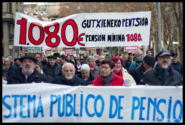 Cientos de jubilados piden unas pensiones dignas en Navarra. 