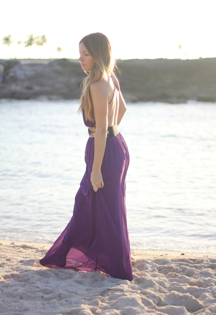 Purple open back long dress by blogger Mónica Sors