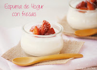 Espuma de yogur con fresas