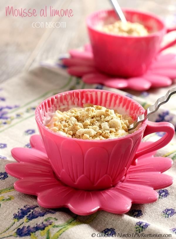 Mousse al limone con biscotti