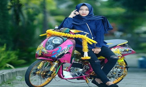Foto-Cewek-Hijab-Di-Atas-Scoopy-Modif Foto-Cewek-Hijab-Di-Atas-Scoopy-Modif