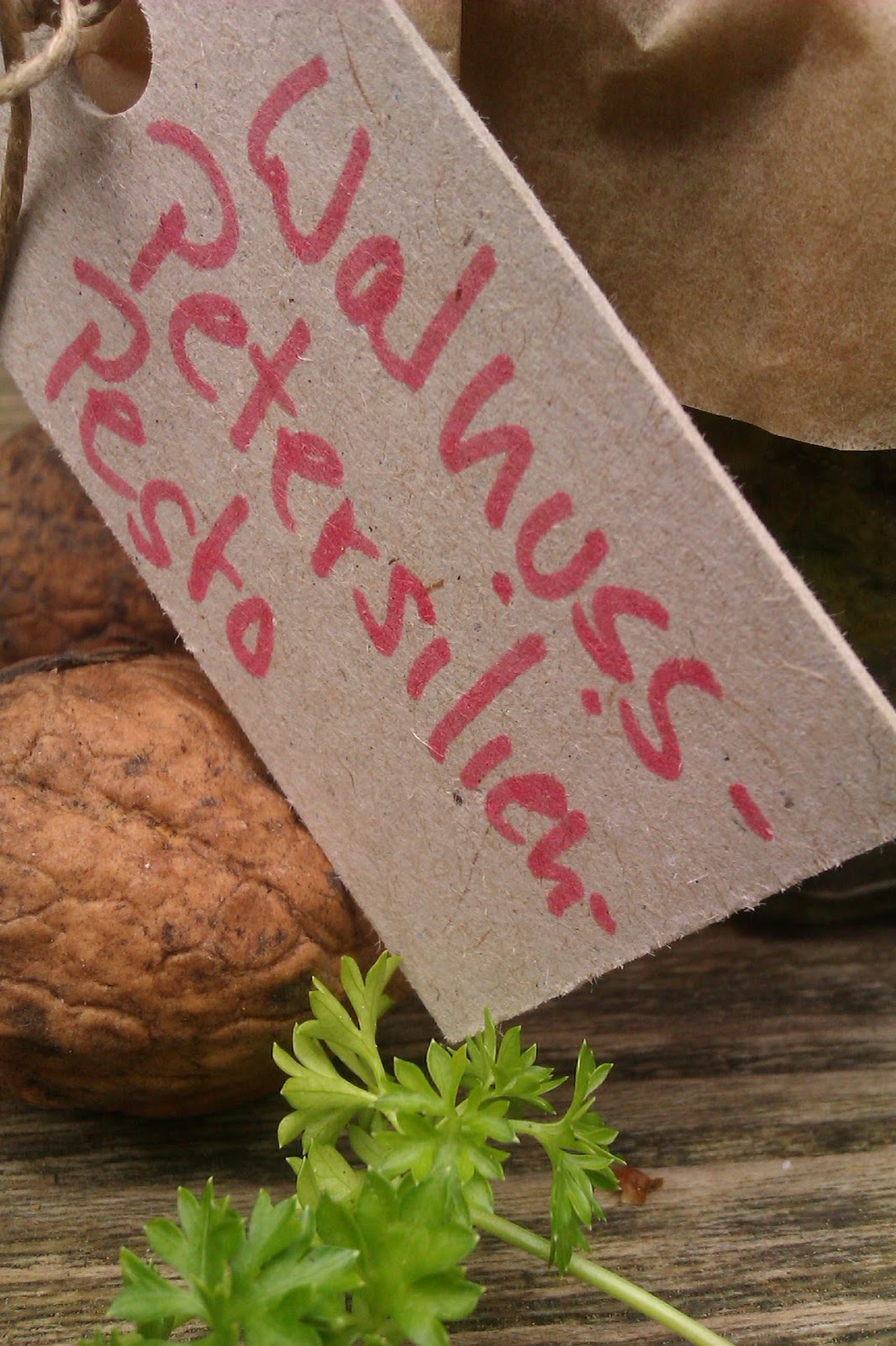 Frau Frieda: Walnuss-Petersilien-Pesto à la Astrid Frau Frieda: Walnuss-Petersilien-Pesto à la Astrid