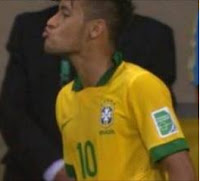 Neymar beso Tata Gonzalez